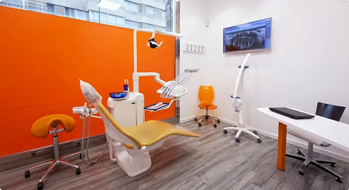 Gabinete de tratamiento con sillón dental