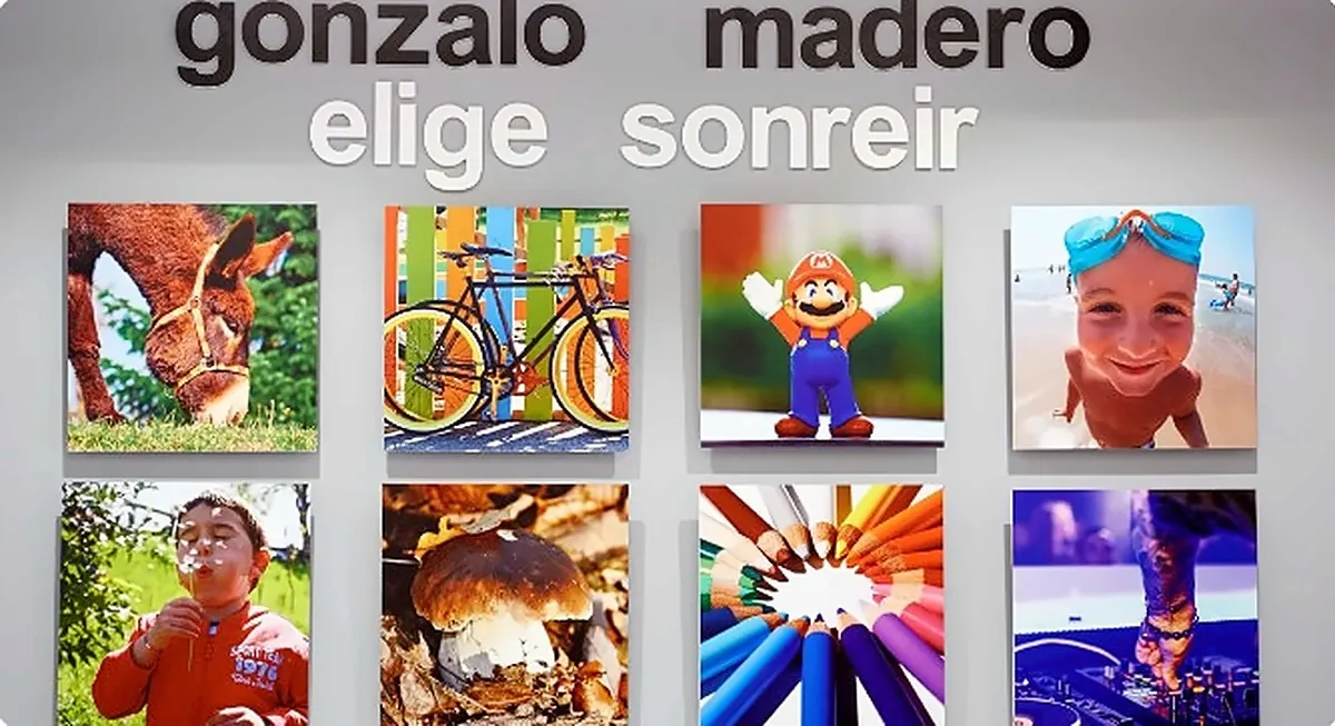 Pared «Elige sonreír» de la clínica